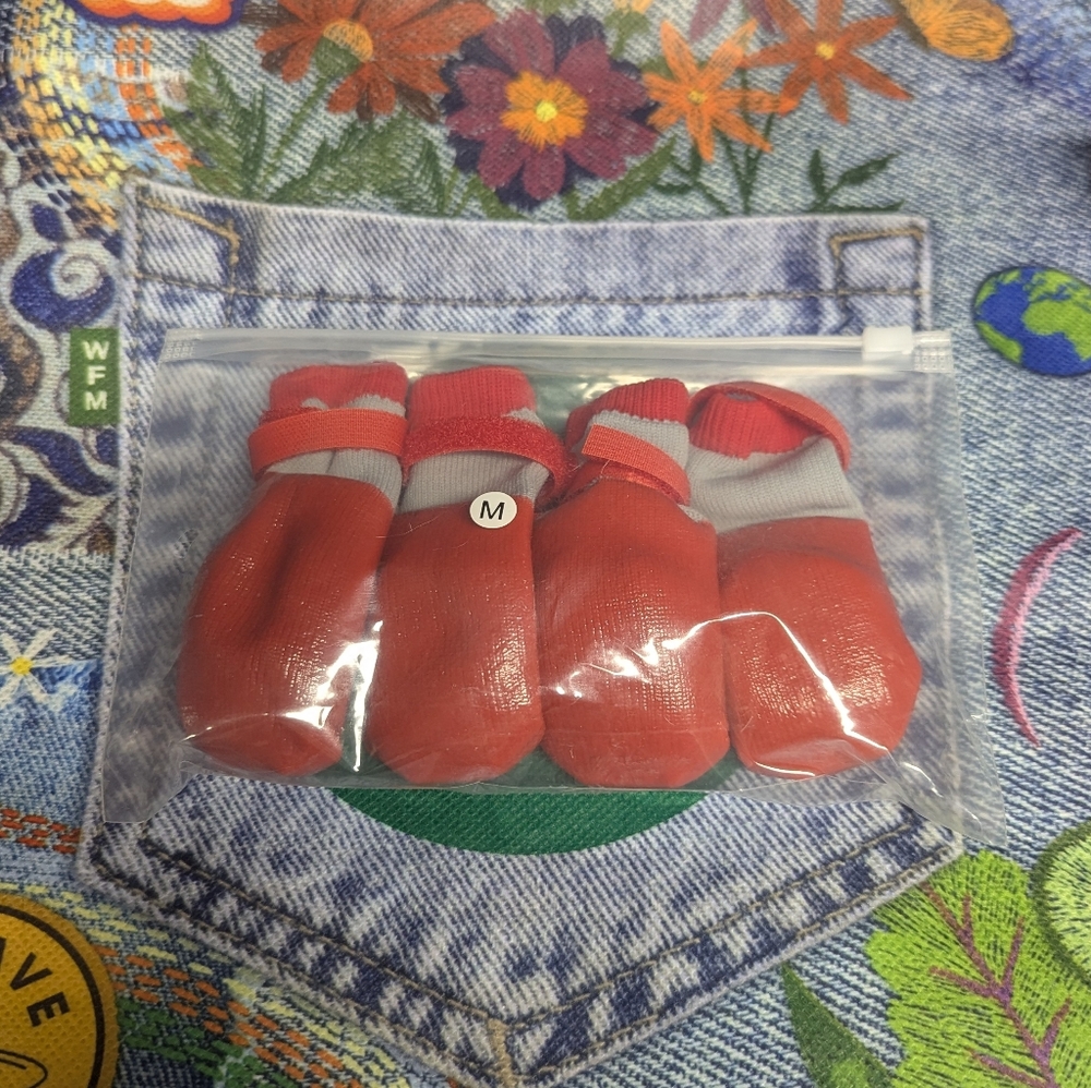 Chewie Dog Boots Set. Sock tops rubberized boot bottoms, Velcro straps sz M